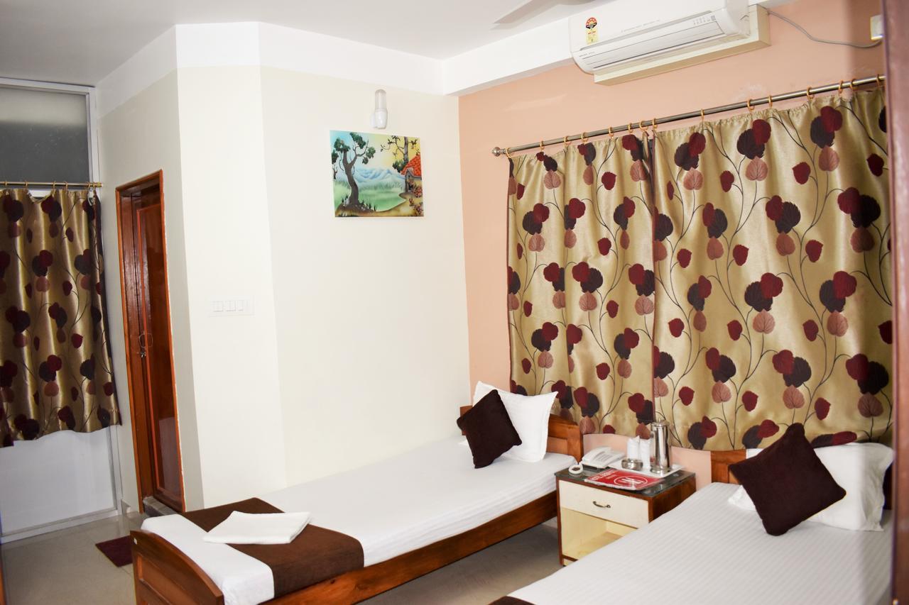 Hotel Debjyoti Siliguri Esterno foto