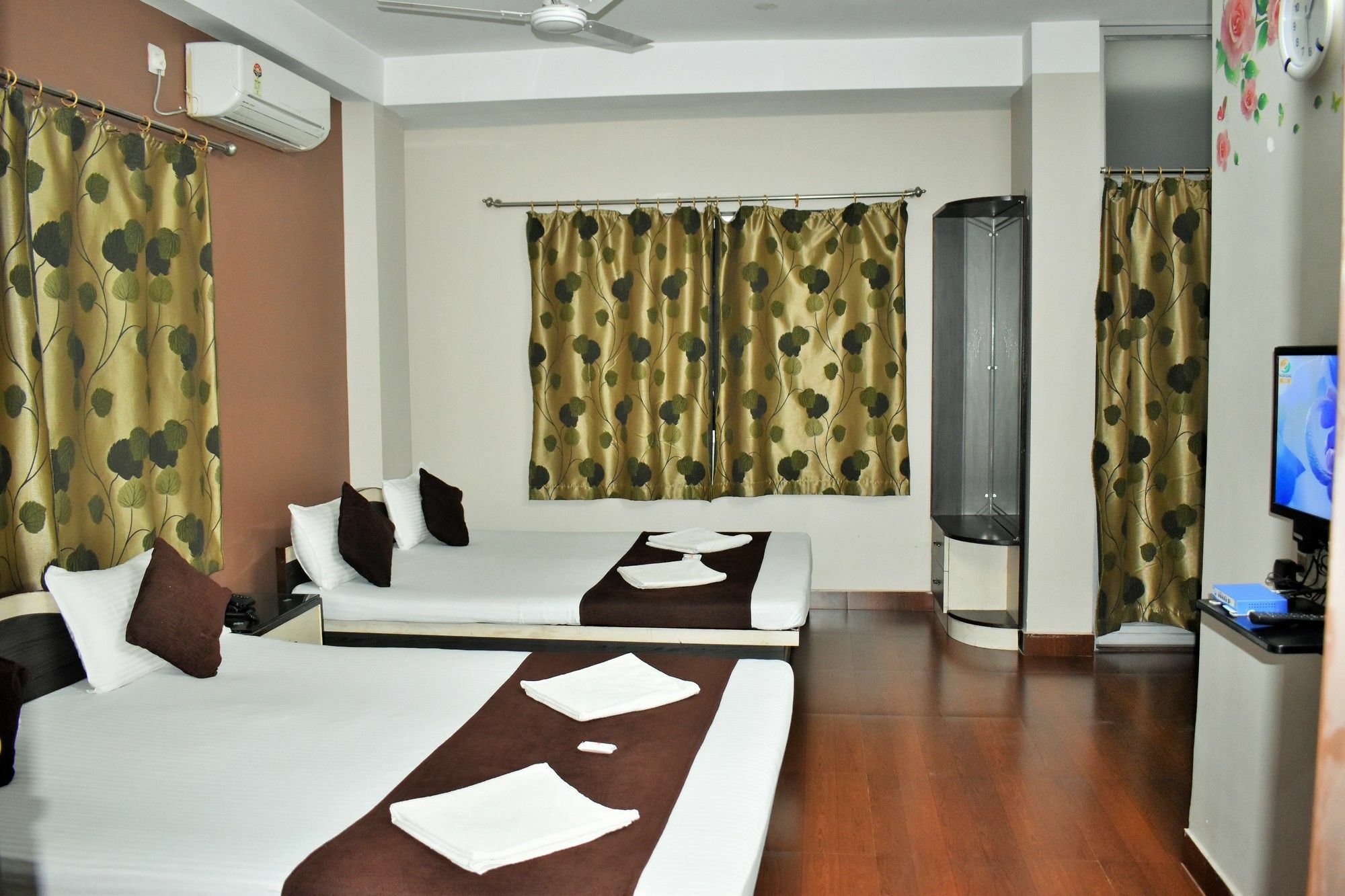 Hotel Debjyoti Siliguri Esterno foto